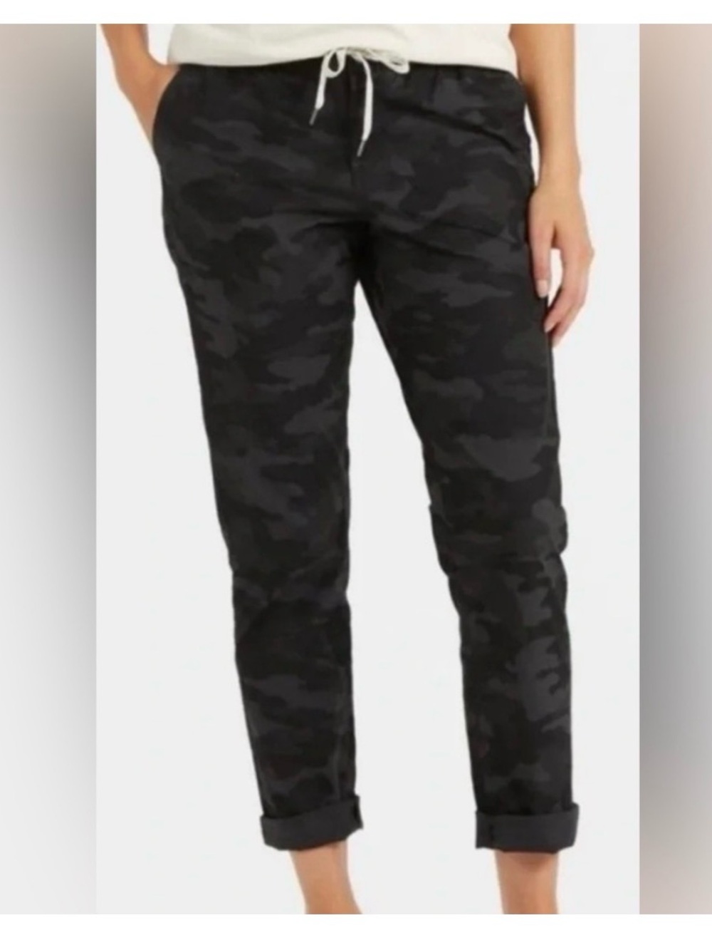 Vuori Women’s Black Camo Ripstop Pants, size small - Picture 6 of 6